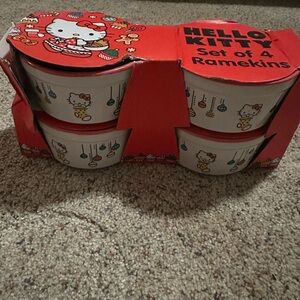 NEW NIB Set Of 4 Hello Kitty Ceramic Holiday RAMEKINS Souffle Dishes Christmas